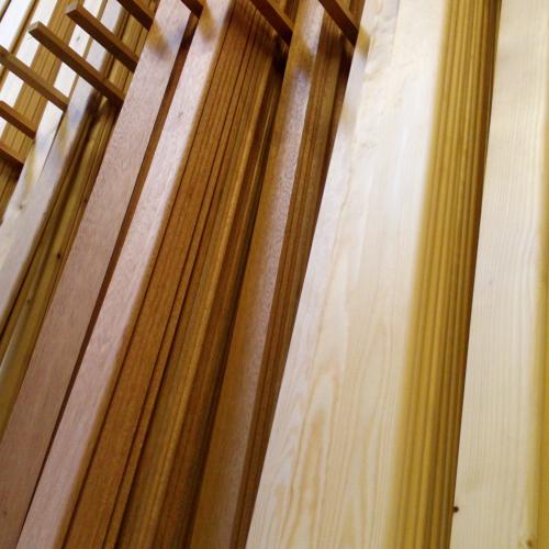 Plinthes SRN; MERANTI; CHËNE.