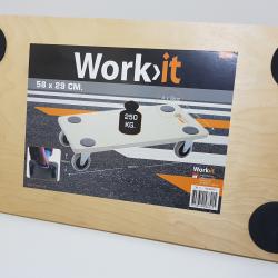 Plateau à roulettes.