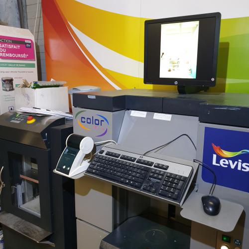 Mélanger des couleurs à la machine à teinter