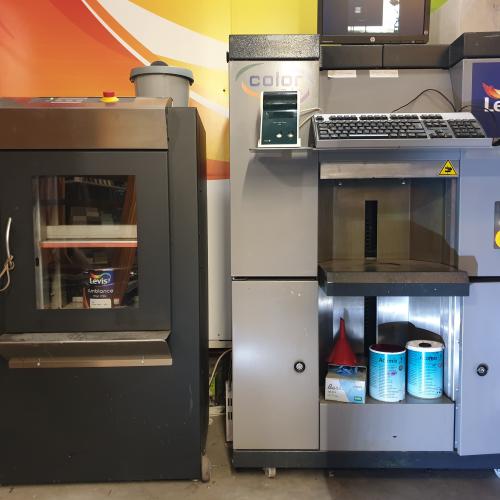 Mélanger des couleurs à la machine à teinter