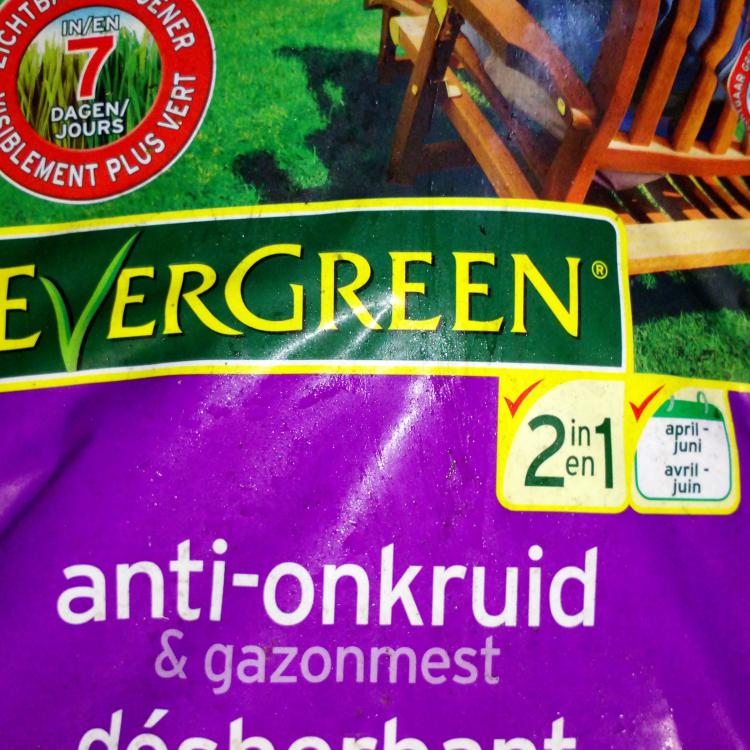 Désherbant et ngrais gazon EVERGREEN.