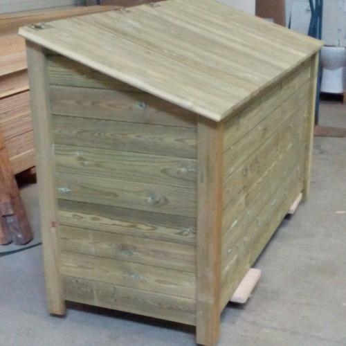 Coffre pour sacs poubelles.